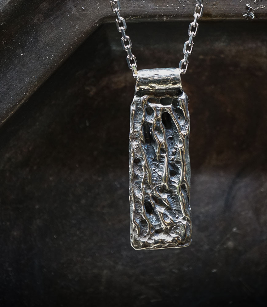 Pendentif en argent et diamant piéce unique signé Lovely Storm.