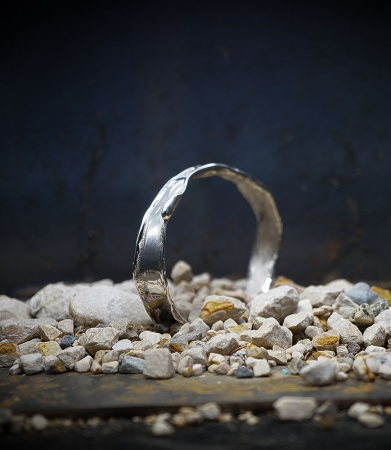 Bracelet jonc en argent brut une piéce unique Lovely Storm.