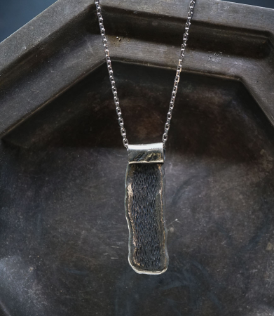 Plaque en argent oxidé et brillant création Lovely Storm.