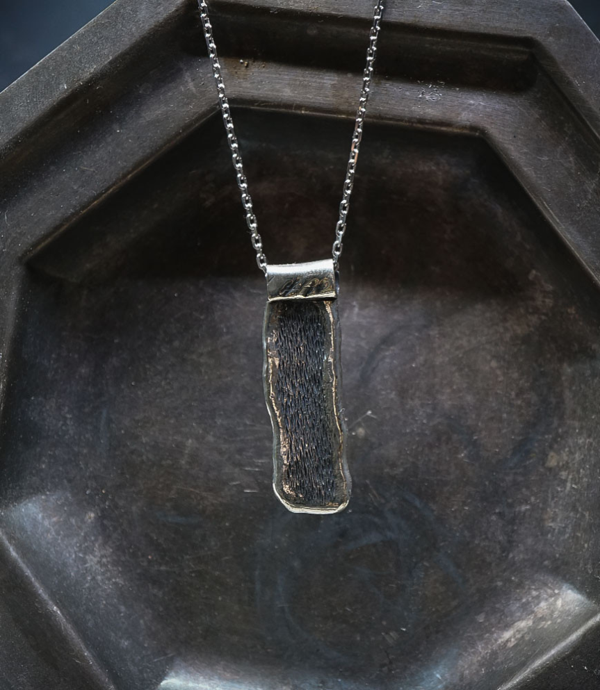 Plaque en argent oxidé et brillant création Lovely Storm.