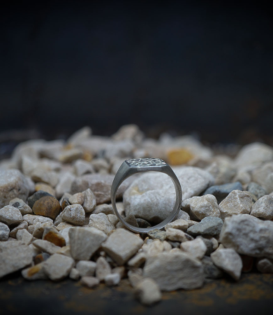 Chevaliere en argent massif brut signé Lovely Storm.