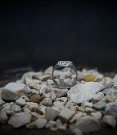 Chevaliere en argent massif brut signé Lovely Storm.