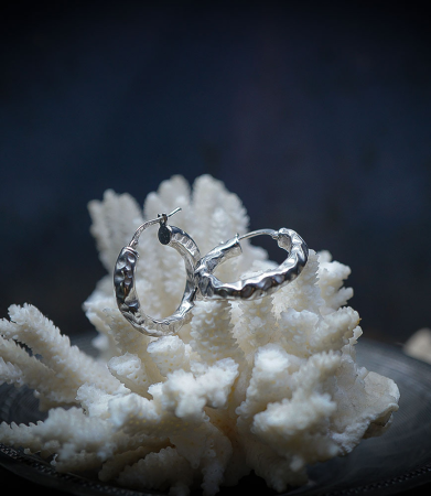 Créole martelet en argent massif.